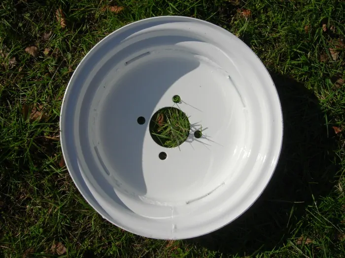 Jante 12"  4 trous blanche D=70mm - I=100mm - Iseki : Sial, TF3, TF5, TM, TM15, TM17, TM3160, TU, TU130, TU140, TU1400, TU1500, TU1600, TU1700, TX, TX1210, TX1300, TX1410, TX1500, TX1510, TX2140, TX2160
Kubota : XB1
Yanmar : F14, F15, F16, YM1300, YM1401
