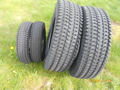 Kit pneus gazon 12 -18" - AV étroits - Iseki : Sial/Hunter, Sial/Hunter 16S/TH16, TF153, TM, TM15, TM17, TM217(H), TM3200, TU, TU150, TU160, TU1500, TU1600, TX, TX155, TX1500, TX1510, TX2160
Kubota : A-175, A-195, Aste, B1-15, B72, B1500, B1502, B1600, B2410, GB15, GB16(F), GB150, GB170
Yanmar : F15, F155, YM1510
Zen-Noh : ZB1500, ZB1502, ZB1600
